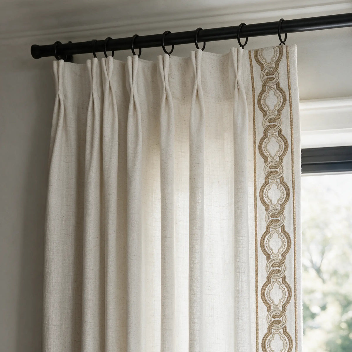 Pinch trim liz decorative trim sample showing the woven border pattern and texture, shown in a closer view of the fabric and silhouette.